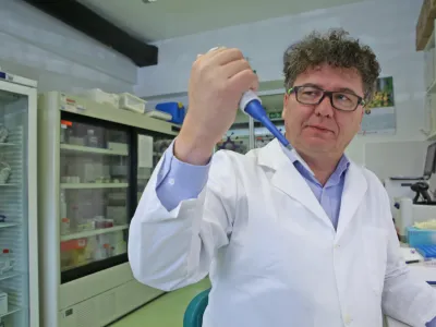 - 16.02.2018 - izr. prof. dr. Miroslav Petrovec, dr. med., klinični mikrobiolog - predstojnik Intituta za mikrobiologijo in imunologijo Medicinske fakultete Univerze v Ljubljani, vodja Laboratorija za diagnostiko virusnih infekcij (VIN)//FOTO: Toma Skale