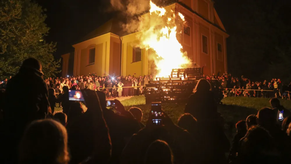 - 23.04.2022 – Praznik dela, 1. maj - praznovanje praznika dela na Rožniku - kres, kresovanje  //FOTO: Jaka Gasar
