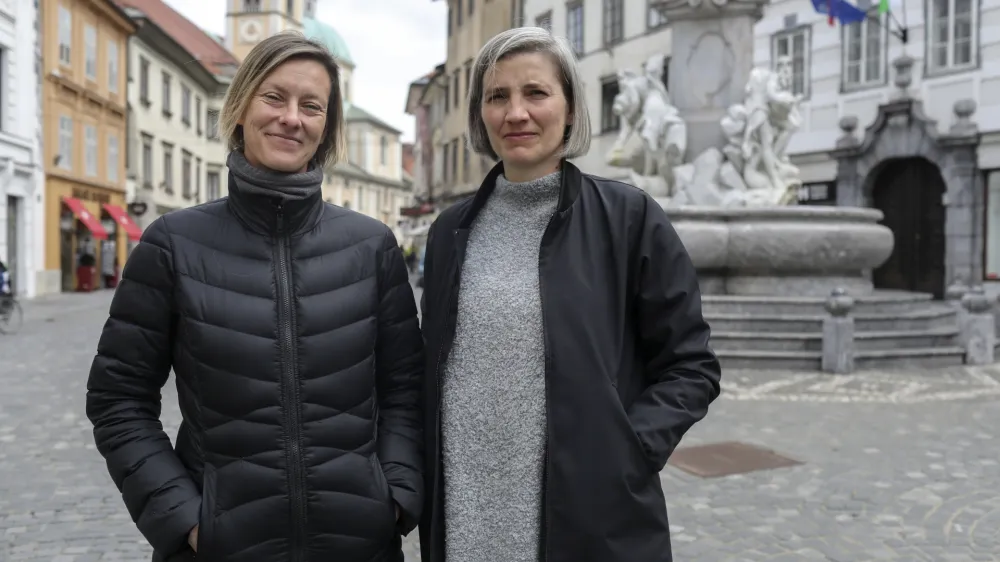 Umetnostni zgodovinarki Urška Jurman (levo) in dr. Martina Malešič.