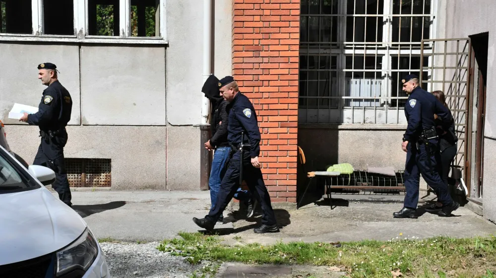 Zaradi zanemarjanja in zlorabe, ki je privedla do smrti dve leti in pol stare Nikoll, je sodišče njeno mamo Mirelo Dedić obsodilo na trinajst let zapora, njenega očeta Danijela pa na sedem.&nbsp;