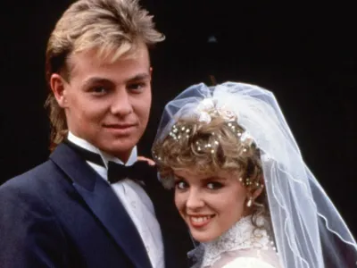 Kylie Minogue in Jason Donovan bosta spet nastopila v seriji sosedi. F youtube