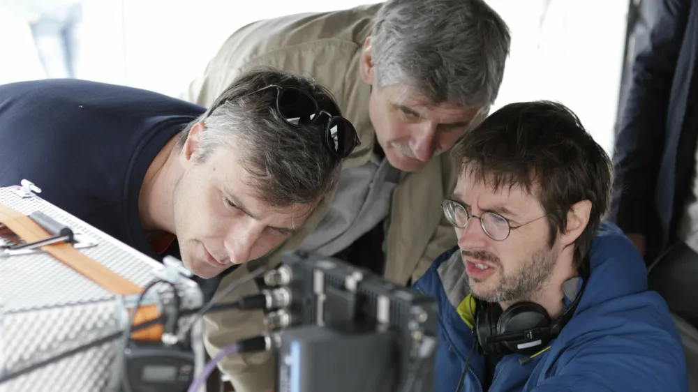 Snemanje filma Inventura direktor fotografije Marko Brdar, igralec Radoš Benčina, režiser Darko Sinko