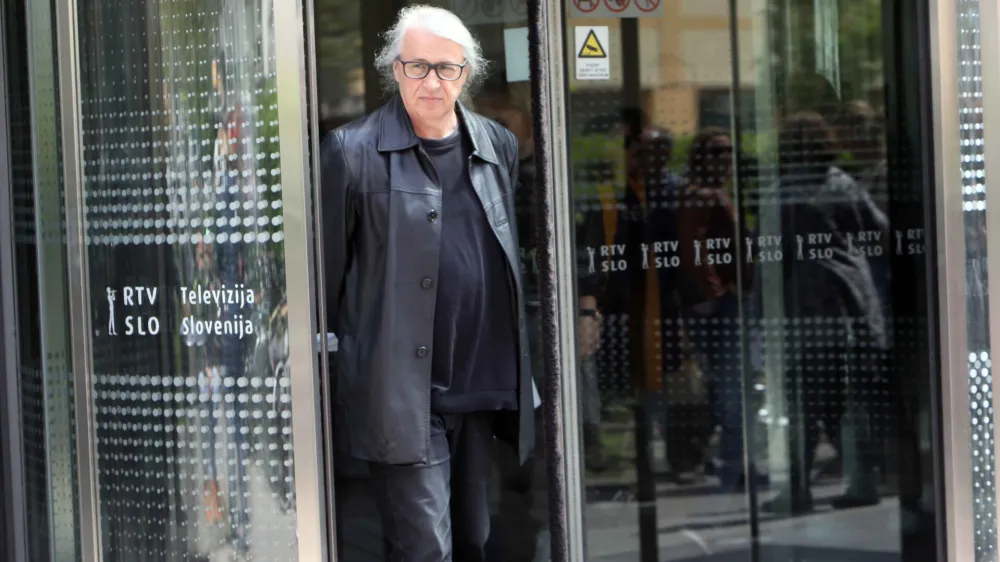 Marcel Štefančič, odstavljeni voditelj Studia City<br><br><br>- 03.05.2022 – Mednarodni dan svobode medijev - Sindikat novinarjev Slovenije ob svetovnem dnevu svobode medijev pred RTV spregovorili o aktualnem dogajanju v javnem mediju; Nikogaršnji hlapci! Za javni RTV in avtonomno novinarstvo!<br><br>//FOTO: Tomaž Skale<br>