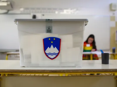 Postavlja se vprašanje, kdo nam lahko zagotovi, da se ob naslednjih volitvah napake ne bodo spet dogajale in da bodo jesenske volitve izvedene brez vsakršne sence dvoma o delovanju sistema.&nbsp;