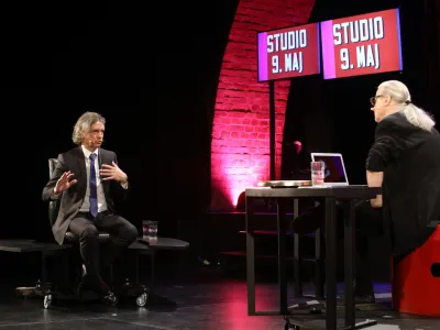 Robert Golob Marcel Štefančič- 09.05.2022 – Oddaja Studio City v Slovenskem mladinskem gledališču - Dan zmage z Marcelom - nekdanjega voditelja oddaje Studio City na RTV Marcela Štefančiča ter njegove goste in kolumniste je gostil oder Slovenskega mladinskega gledališča.  //FOTO: Luka Cjuha