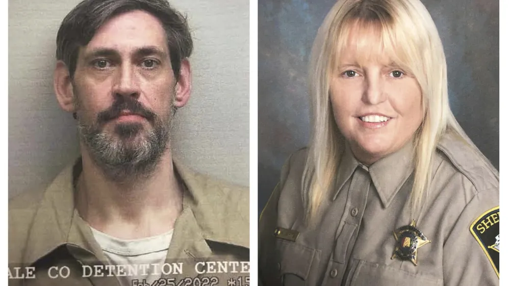 Za informacije, ki bi pripomogle k zapornikovi aretaciji, so razpisali 15.000 dolarjev nagrade, za informacije o Vicky 5000 manj.&nbsp;