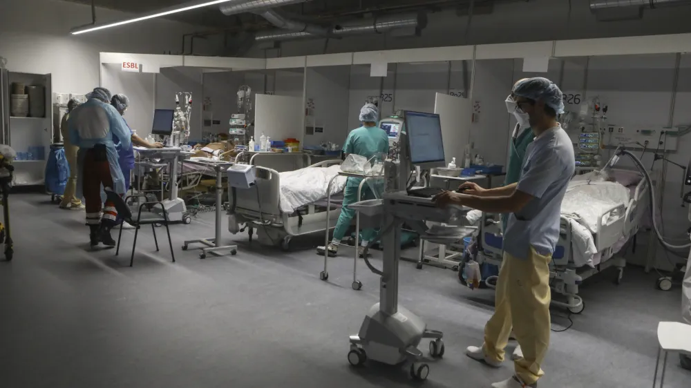 - 11.11.2021- Univerzitetni klinični center UKC Ljubljana – Covid oddelek – Epidemija koronavirus Covid-19 v Sloveniji  //FOTO: Luka Cjuha.