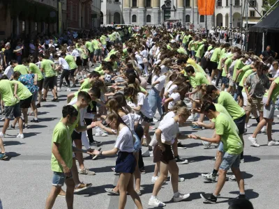 - 20.05.2022 - Maturantska parada 2022 - ples maturantske četvorke na Kongresnem trgu pod naslovom Parada ljubljanskih maturantov v organizaciji Dijaške skupnosti Ljubljana ob podpori ljubljanske mestne občine  //FOTO: Luka Cjuha