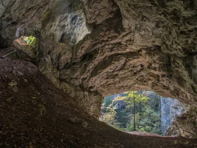 Spektakularno Pokljuško okno v Pokljuški soteski pri Bledu