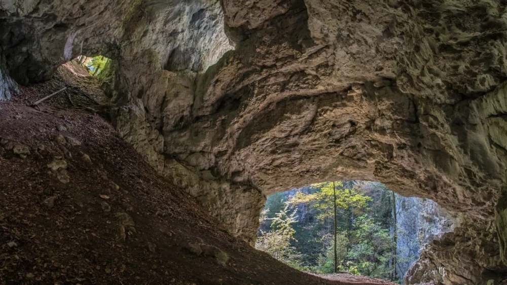 Spektakularno Pokljuško okno v Pokljuški soteski pri Bledu