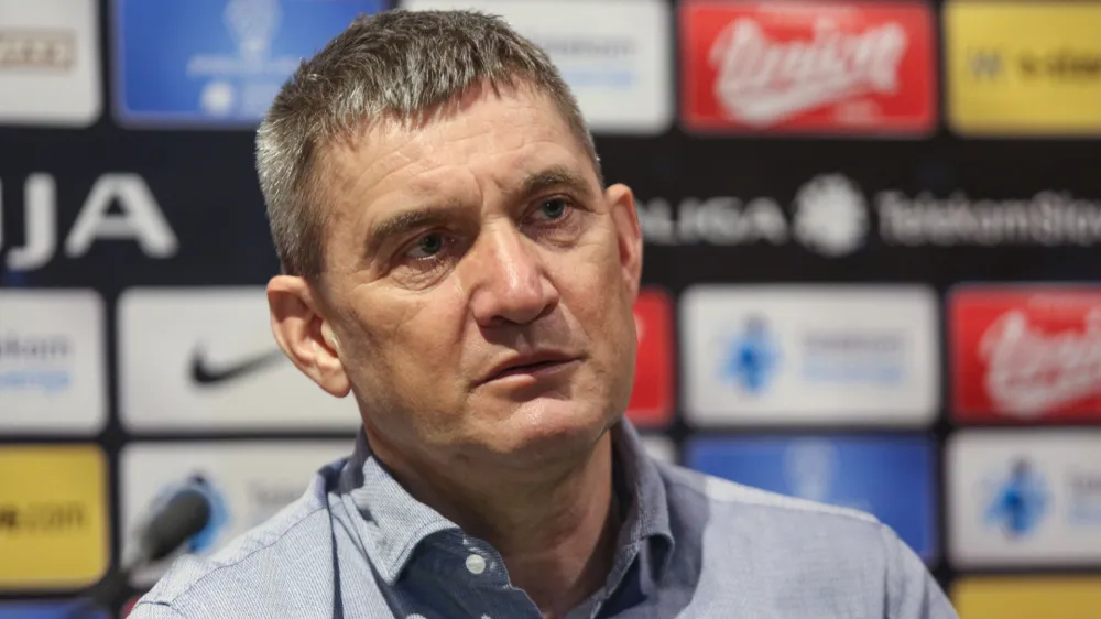 novi trener Olimpije Marijan Punik<br><br><br><br>- 09.03.2017 - Nogometni klub NK Olimpija Ljubljana - predstavitev novega trenerja članskega motva.<br> <br><br> <br> <br><br>//FOTO: Luka Cjuha<br> <br> <br> <br> <br> <br> <br>//FOTO: Luka Cjuha