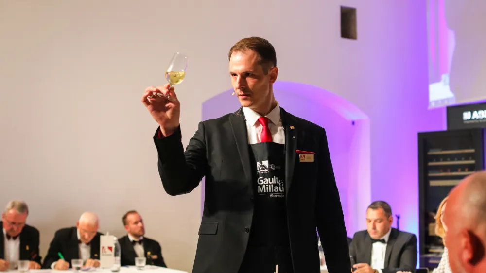 Valentin Bufolin, najboljši sommelier Slovenije 2022 <br><br><br>- 17.05.2022 - Sommelier Slovenije - tekmovanje za najboljšega sommelierja Slovenije za leto 2022<br> <br>//FOTO: Bojan Velikonja