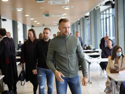 Jasmin Šljivar, <br><br>- 09.05.2022 – sojenje - predobravnavni narok v sojenju bančniku Jasminu Šljivarju in skupini soobtoženih v zadevi podeljevanja posojil ljudem, ki kreditno niso bili sposobni <br><br>//FOTO: Tomaž Skale<br>