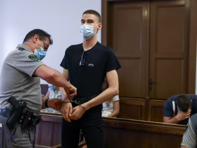 Povsem drugače kot junija lani, ko je nastala ta fotografija, je bil Jakob Herzog včeraj na sodi&scaron;ču odlično razpoložen. Iz sodne dvorane je namreč odkorakal na svobodo.
&nbsp;