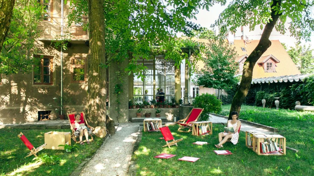 Knjižnica pod kro&scaron;njami Plečnikova hi&scaron;a