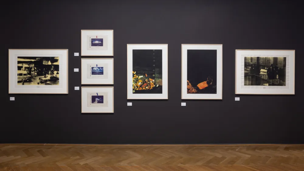 Razstava Foto/grafika: vloga fotografije v grafiki in grafičnem oblikovanju sedemdesetih let je v MGLC na ogled do 19. junija.