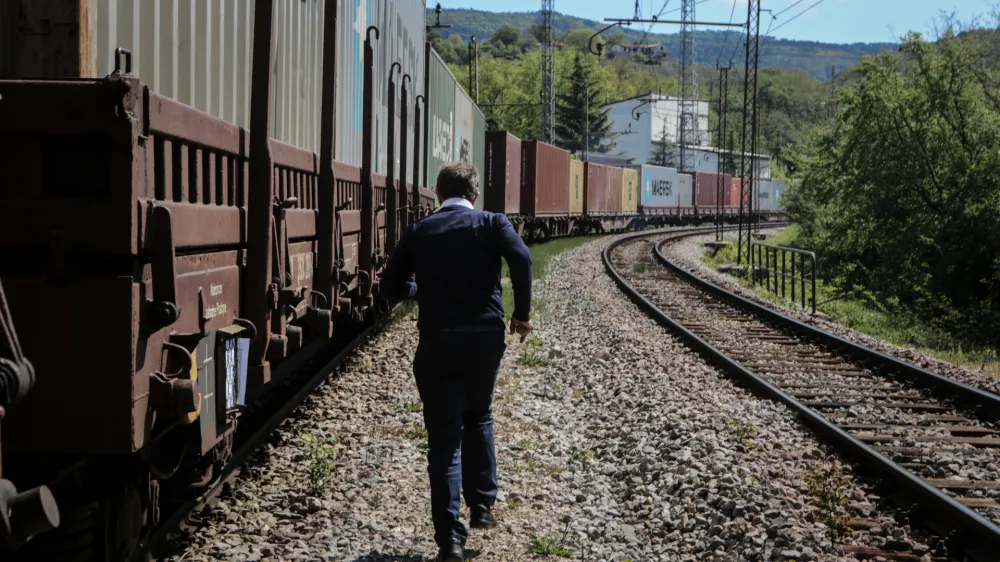 - 20.04.2017 - Slovenske eleznice (S) - tovorni elezniki promet - - infrastrukturni projekt Drugi tir - izgradnja drugega eleznikega tira med Divačo in Koprom v dolini 27 kilometrov - //FOTO: Luka Cjuha..OPOMBA: DNEVNIKOV OBJEKTIV - REPORTAA 2017 -