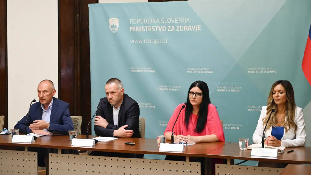 minister za zdravje Danijel Bešič Loredansvetovalka ministra za zdravje Tjaša Vidicsvetovalec ministra za zdravje Aleš Šabeder - 03.06.2022 – Ministrstvo za zdravje – minister za zdravje s svojima svetovalcema predstavil ožjo ekipo in načrt dela