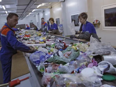 zbirnimi center odpadkov Bukovlak - sortirnica - sortiranje odpadkov- RCERO Celje - Regionalni center za ravnanje z odpadki - sodoben regijski projekt, v katerega je vključeno 24 občin Savinjske regije, odlagaliče odpadkov - //FOTO: Luka Cjuha