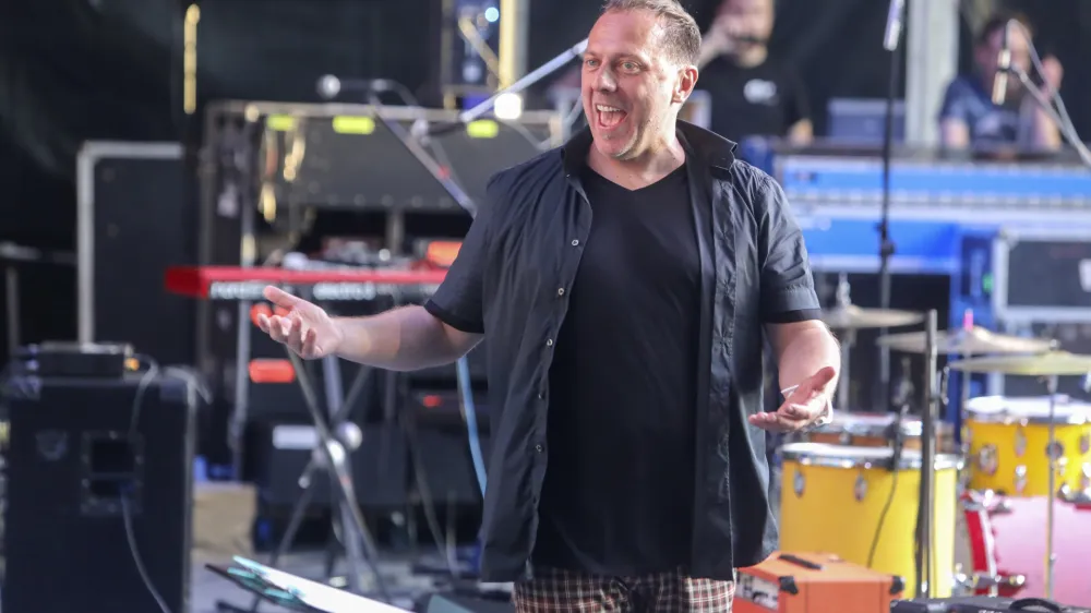 Emir Jušič- 08.06.2022 – 14. Festival Junij v Ljubljani 2022 - otvoritveni koncert šolskih glasbenih skupin in dobrodelni koncert rock mulčkov z gosti na Kongresnem trgu //FOTO: Jaka Gasar