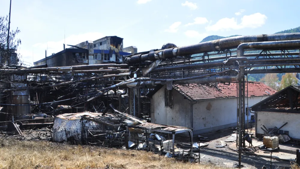 Kocevje, podjetje Melamin.<br>Podjetje Melamin po nesreci.