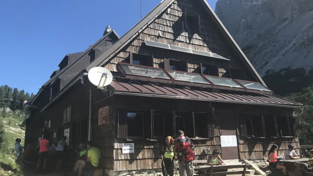 Že res, da so pravila, ki jih uvaja projekt Vrh Julijcev, namenjena ohranjanju narave. Vendar bodo imeli dobrobiti od skrbnega in ozaveščenega načina obiskovanja Triglavskega narodnega parka tudi obiskovalci sami, saj se vanj odpravljajo prav zaradi njegovih posebnosti in miru, ki jim ga zagotavlja.&nbsp;