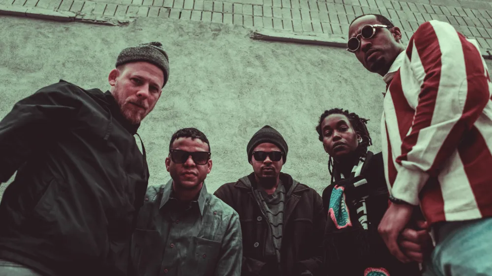 Ameriški jazz kolektiv Irreversible Entaglements bi moral na ljubljanskem jazz festivalu v živo nastopiti že leta 2020, pa so jih zaustavili korona ukrepi.&nbsp;