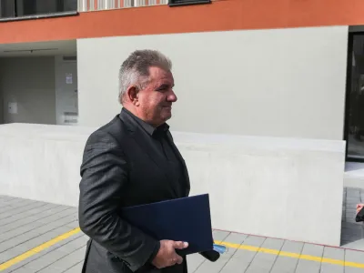 - Andrej Vizjak, minister za okolje in prostor- 25.10.2021  Stanovanjska soseska Novo Brdo v Ljubljani - nova soseska z 18 večstanovanjskimi objekti in 498 stanovanji z dvema kompleksoma podzemnih gara namenjenih predvsem mladim druinam - slavnostno odprtje ob 30-letnici delovanja Stanovanjskega sklada RS - //FOTO: Bojan Velikonja