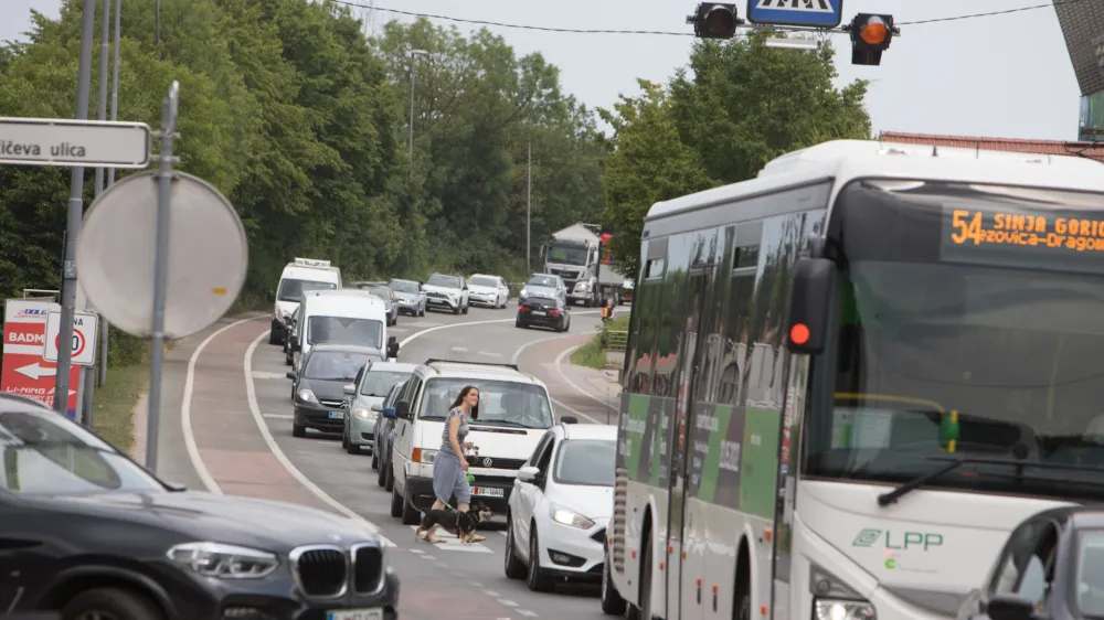V Avto-moto zvezi Slovenije napovedujejo, da bo poleti na naših cestah od pet do deset odstotkov več prometa kot rekordnega leta 2019. Foto: Bojan Velikonja
