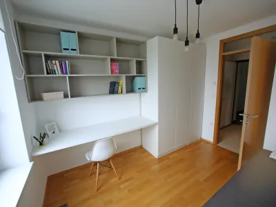 - opremljeno trosobno stanovanje - - 13.10.2016 - Stanovanjsko naselje Celovki dvori v Ljubljani - ogled pred pričetkom prodaje stanovanj - predstavili strategijo upravljanja nepremičnin DUTB, podali celostne informacije o stanovanjih in predstavili potek njihove prodaje//FOTO: Toma Skale