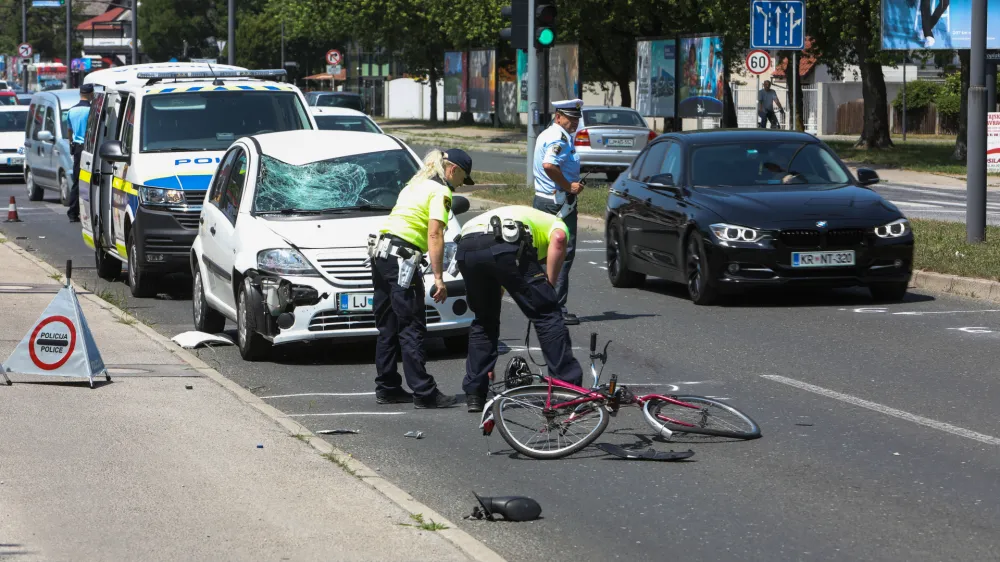 21.06.2022. - Prometna nesreča s smrtnim izidom na Šmartinski cesti v Ljubljani.//FOTO: Bojan Velikonja