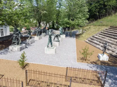 Spomeniki iz Brda pri Kranju v novi parkovni postavitvi v Pivki Foto: Bo&scaron;tjan Kurent