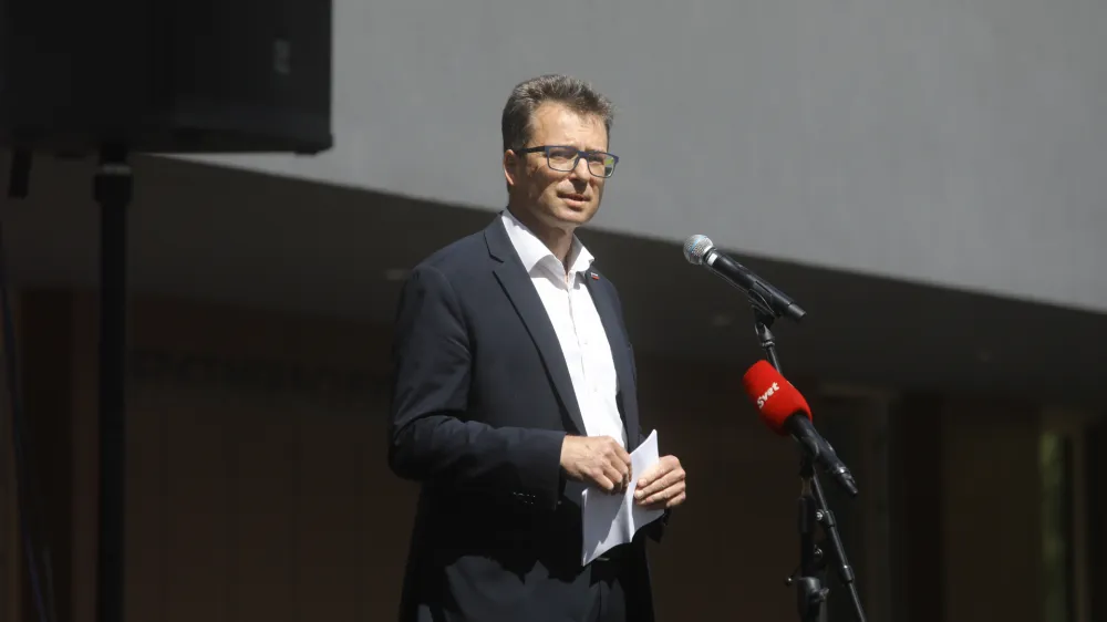 Z umikom tožbe bo odločba, s katero je zagovornik načela enakosti ugotovil Černačevo diskriminacijo predsednice Bošnjaške kulturne zveze Slovenije, postala pravnomočna.&nbsp;