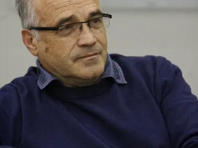 red. prof. dr. Bogomir Kovač, ekonomist - redni profesor na Ekonomski fakulteti v Ljubljani - predava temelje ekonomije, ekonomsko filozofijo, ekonomiko okolja in institucionalno ekonomijo - za časnike pie politično ekonomske komentarje //FOTO: Toma Skale OPOMBA: ZA OBJAVO V PRILOGI  DNEVNIKOV OBJEKTIV - INTERVJU 2013