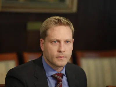 Damjan Kozamernik, direktor analitsko-raziskovalnega centra pri Banki Slovenije - Banka Slovenije (BS) - predstaviltev poročila o cenovni stabilnosti 2012 - jesenska napoved gibanja slovenskega bruto domačega proizvoda v Sloveniji - obseg bruto domačega proizvoda (BDP) se bo letos znial za 1,8 odstotka, prihodnje leto bo izgubil e dodatnih 0,7 odstotka, rast pa naj bi vnovič zabeleili leta 2014//FOTO: Luka Cjuha