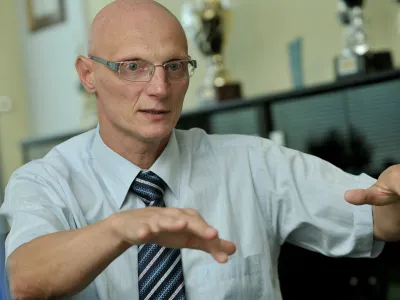 Janez Žlak, biv&scaron;i predsednik uprave SDH:&nbsp;&raquo;SDH sem vodil skozi hitro spreminjajoče gospodarske razmere, ki so vplivale na rezultate upravljanja portfelja SDH, vendar smo kljub zahtevnim okoli&scaron;činam uspeli izpolniti pričakovanja in preseči postavljene cilje upravljanja v letu 2021.&laquo;