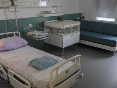 - nadstandardna poporodna soba - - 29.06.2022 &ndash; Porodni&scaron;nica Ljubljana - odprtje &scaron;tirih nadstandardnih poporodnih sob na KO za perinatologijo Ginekolo&scaron;ke klinike UKC Ljubljana,1. nadstropje, &Scaron;lajmerjeva ulica 4, //FOTO: Jaka Gasar