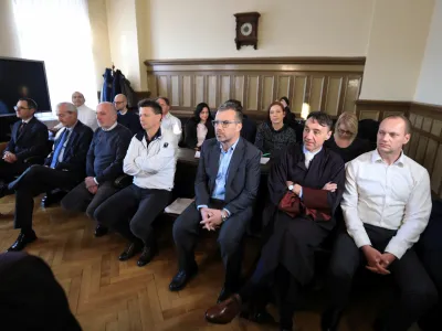 Ljubljana, okrožno sodišče.<br>Glavna obravnava v procesu zaradi domnevne korupcije v zdravstvu zoper Zorana Miloševiča, Vaneta Antoliča, Roka Vengusta, Moniko Sonc, Gregorja Kavčiča, Miodraga Vlaovića, Sama Karla Fokterja, Natašo Gaganeli, Roberta Janeza Cirmana, Jožefa Matelo, Mihaela Miloševiča Štambergerja, Primoža Matelo, Darka Žafrana, Marina Tadića, Jano Šturm in podjetje Advanta.<br>Foto: Robert Balen