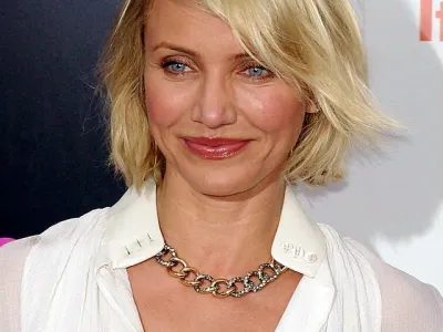 Cameron Diaz se bo odpokojila. Svojo upokojitev bo prekinila za film z zanjo idealnim naslovom Back in Action ali Nazaj v akciji, v katerem bo igrala ob Jamieju Foxxu. To bo zadnjo prvi film po osmih letih, ko je igrala v remaku filma Annie, prav tako z Jamiejem Foxxom. Diazova je za medije dejala, da je živčna in vznemirjena zaradi vrnitve, in dodala, da je pri odupokojevanju relativno uspe&scaron;na. Za upokojitev se je leta 2014 odločila, ker si ni mogla reči, kdo točno je, ter je potem na&scaron;la svoj mir, ni pa nikoli izključevala možnosti, da se v igranje ne bo kdaj vrnila.