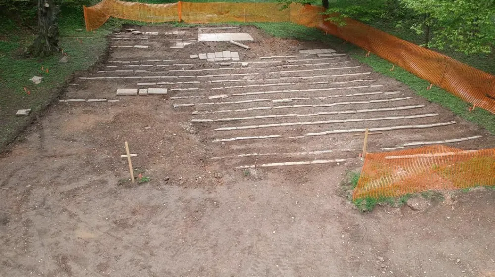 Plečnikove ostaline najdene pri gradnji rekonstrukcije Plečnikovega avditorija v Tivoliju. F Arhiv MOL