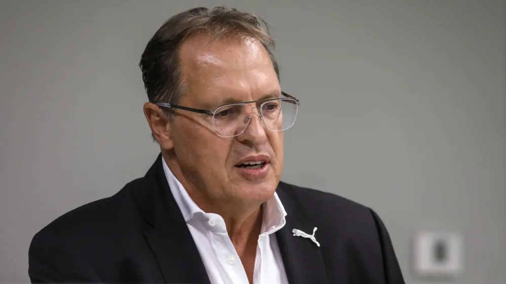 Adam Delius: Lahko samo rečem, da bo prišel vrhunski trener, ki bo imel pred sabo interes Olimpije, zato ga bom izbral v miru. Na trgu je trenerjev dovolj. Prepričan sem, da imamo kakovostno ekipo, in okrepitve še pridejo.