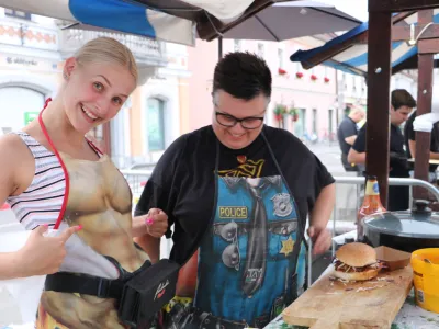 KUL petki v parku bodo znova v znamenju žive glasbe in ta petek nas bodo s svojimi ritmi razveseljevala rockovska glasbena skupina The West Band, ki je pet članska zasedba profesionalnih glasbenikov, ustanovljena z namenom preigravanja najboljše starejše glasbe, pa tudi moderne glasbe raznolikih žanrov, prednjači pa rock variacija.