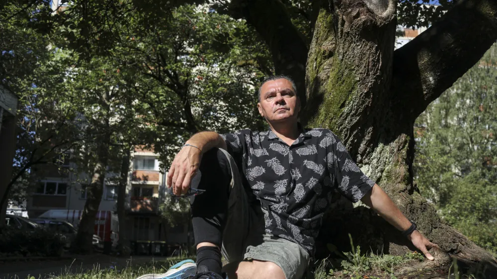 - 06.07.2022 - Brane Zorman alias MC Brane - skladatelj, intermedijski umetnik, zvočni man-i-pul-ator, producent - soustanovitelj Zavoda za procesiranje sodobne umetnosti CONA in galerije za zvok, bioakustiko in umetnost Steklenik v rastlinjaku ljubljanskega Tivolija //FOTO: Jaka Gasar