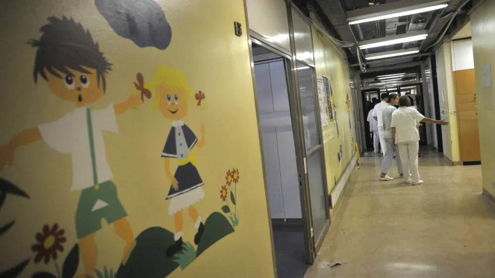 - ilustrativna fotografija zdravstvo, zdravniki, zdravnice, medicinske sestre, UKC Ljubljana, klinični center, bolninica, otroka klinika, otroki oddelek, pediatrična klinika//FOTO: Toma Zajelnik   