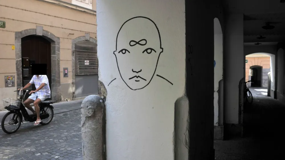 - ilustrativna fotografija <br><br> beg moganov,meditacija,razsvetljenje,miljenje,razmiljanje,moped<br><br> <br><br>//FOTO: Toma Zajelnik