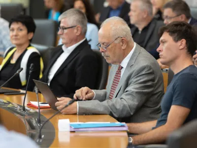 Ljubljana, drzavni zbor.<br>Izredna seja DZ v zvezi s predlogom novele zakona o Radioteleviziji Slovenija.