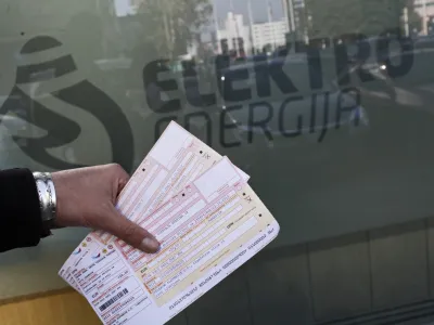 Podražitve na borzah električne energije se postopoma in zagotovo prelivajo na gospodinjstva; z letošnjim poletjem bodo domala vsi ponudniki podražili svoje storitve.