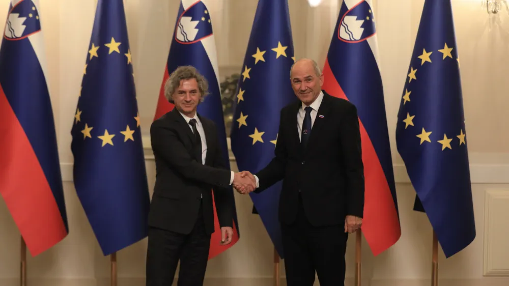 novi predsednik vlade dr. Robert Golob in dosedanji predsednik vlade Janez Janša<br><br>- 01.06.2022 – primopredaja poslov med dosedanjim predsednikom vlade Janezom Janšo in novim predsednikom vlade dr. Robertom Golobom<br><br><br>//FOTO: Luka Cjuha<br>