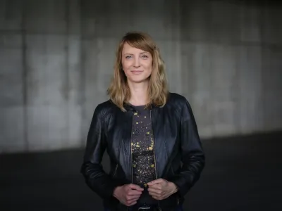 - 18.04.2018 - Dr. Andreja Gomboc, astrofizičarka - profesorica astronomije in raziskovalka v Centru za astrofiziko in kozmologijo Univerze v Novi Gorici - predsednica Slovenskega odbora za astronomijo pri DMFA Slovenije, prejemnica Zoisovega priznanja leta 2015 za pomembne doseke pri proučevanju izbruhov sevanja gama  //FOTO: Luka Cjuha.