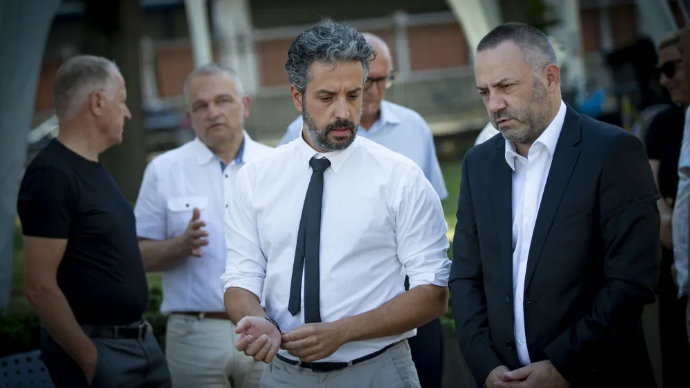 vodja posvetovalne skupine za spremljanje koronvirusa Mario Fafangel, minister za zdravje Danijel Bešič Loredan, 22.07.2022 - novinarska konferenca o aktualnem dogajanju obvladovanja covida-19 in strokovnih priporočilih posvetovalne skupine za spremljanje koronavirusa in nacionalne skupine za koordinacijo sprejemov in posteljnih kapacitet za covidne bolnike v zdravstvenem sistemuFoto: Luka Cjuha